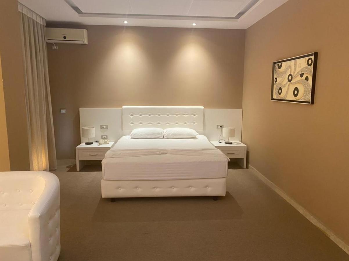 Hotel Continental Дуррес Екстер'єр фото