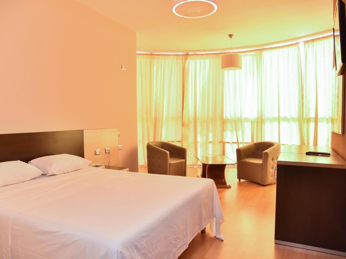 Hotel Continental Дуррес Екстер'єр фото