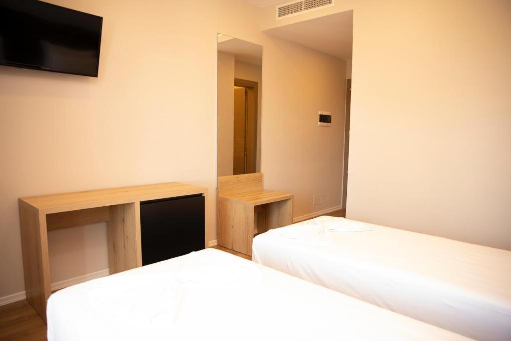Hotel Continental Дуррес Екстер'єр фото