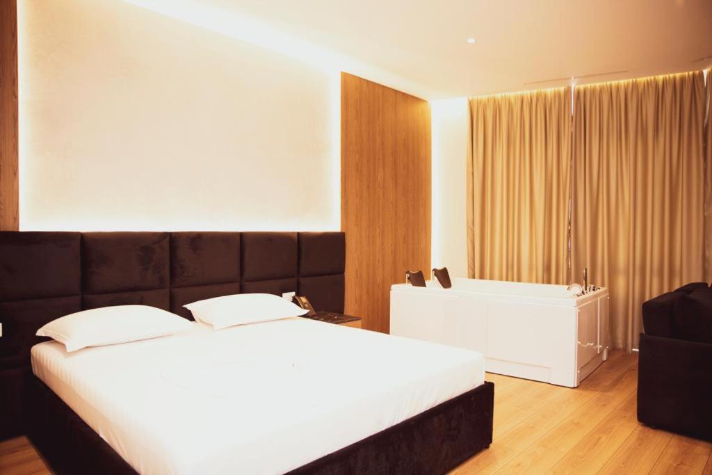 Hotel Continental Дуррес Екстер'єр фото