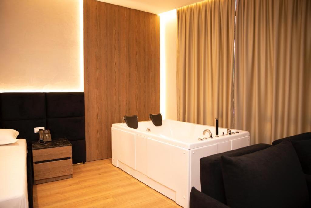 Hotel Continental Дуррес Екстер'єр фото
