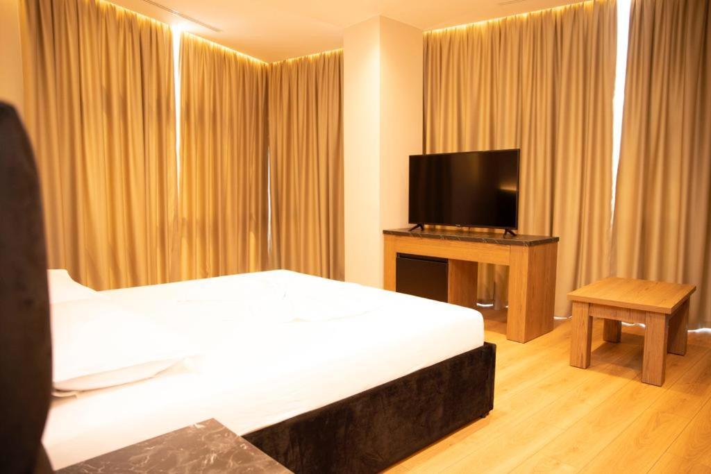 Hotel Continental Дуррес Екстер'єр фото