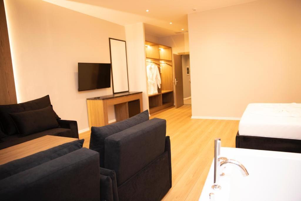 Hotel Continental Дуррес Екстер'єр фото