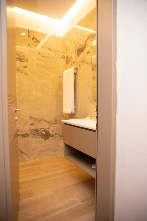 Hotel Continental Дуррес Екстер'єр фото