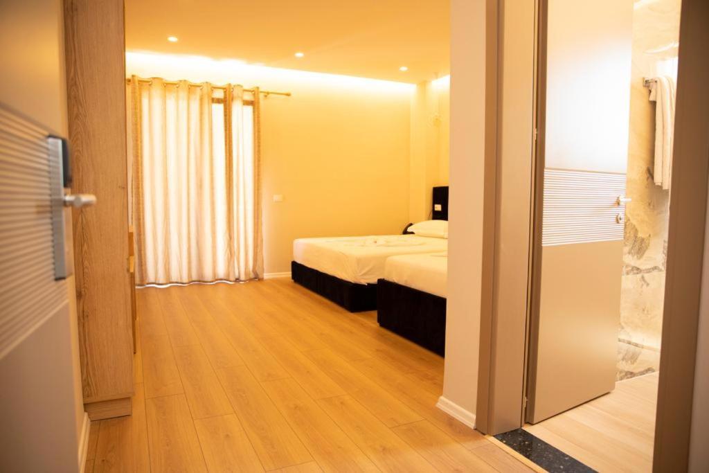 Hotel Continental Дуррес Екстер'єр фото
