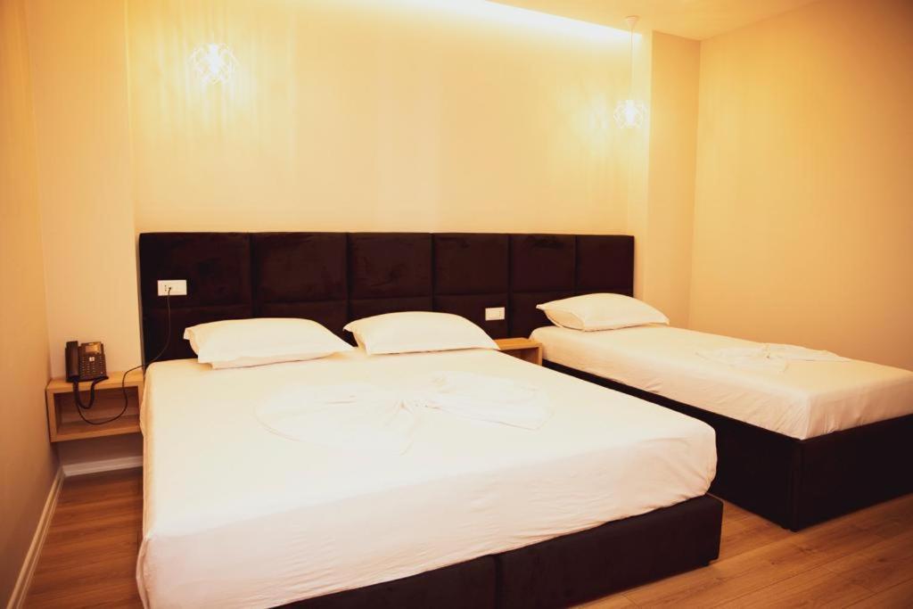 Hotel Continental Дуррес Екстер'єр фото