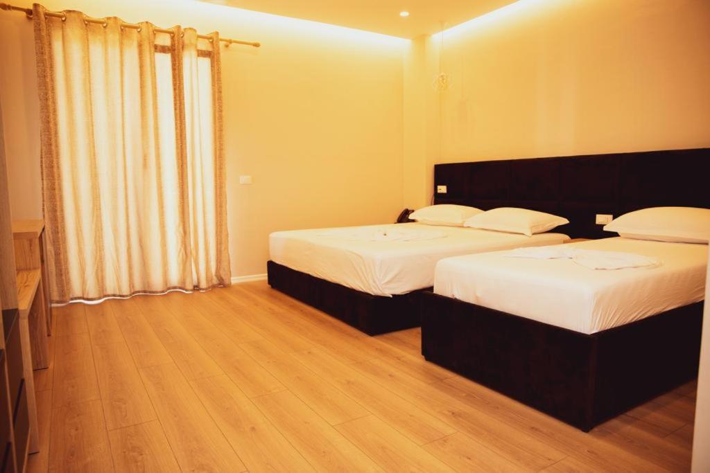Hotel Continental Дуррес Екстер'єр фото