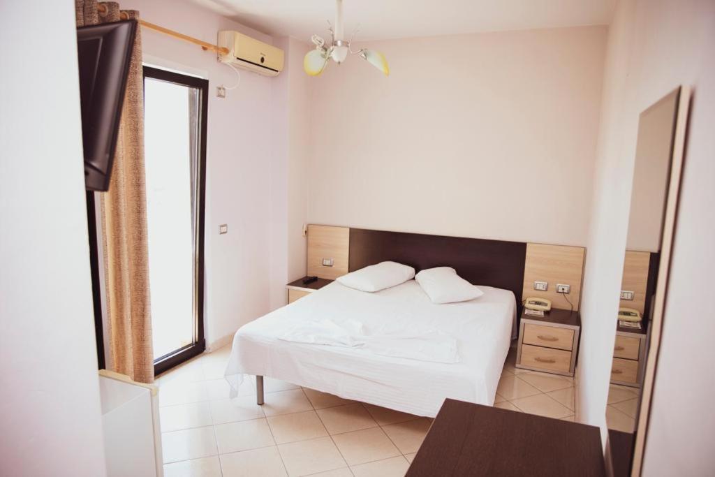 Hotel Continental Дуррес Екстер'єр фото