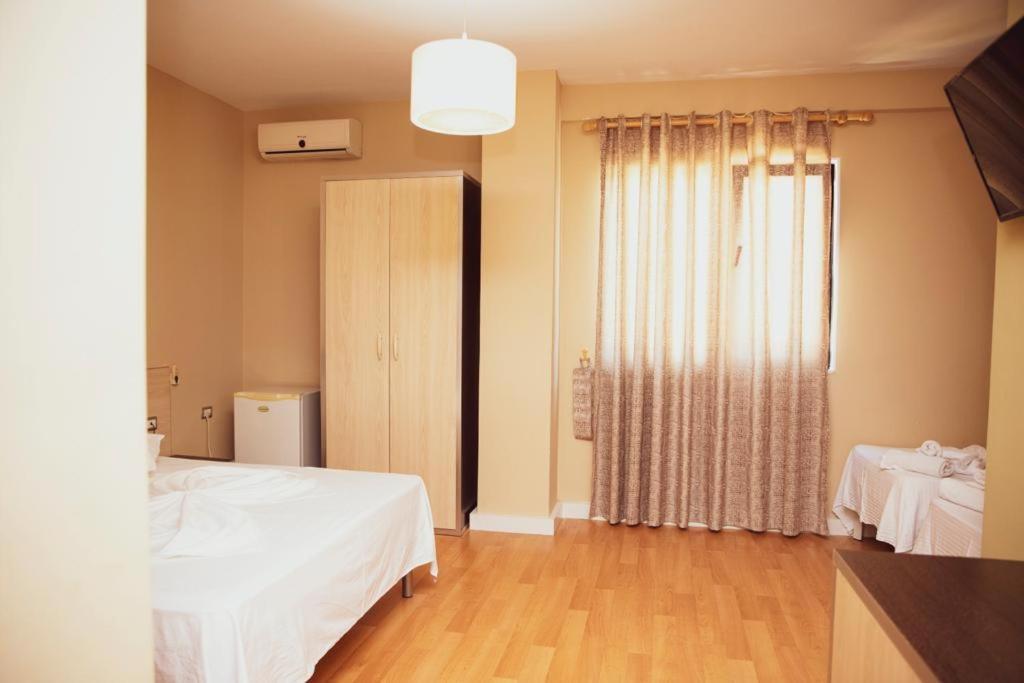 Hotel Continental Дуррес Екстер'єр фото