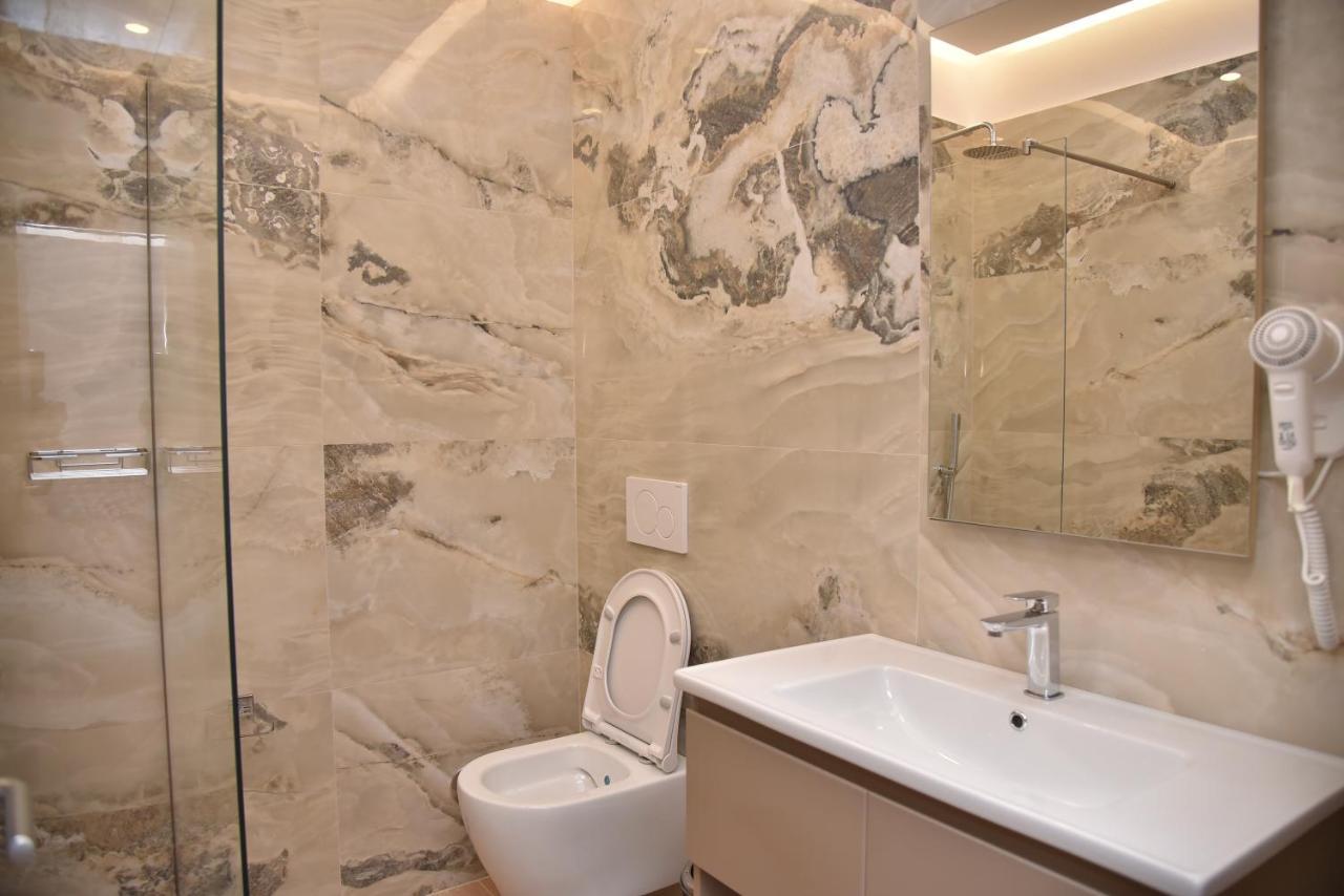 Hotel Continental Дуррес Екстер'єр фото